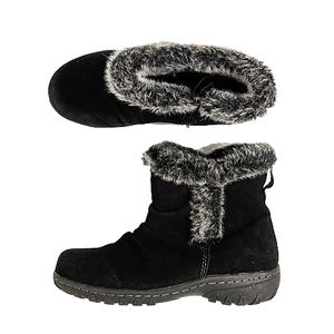 Khombu lisa Black leather ankle boots size 6